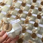 İsim Yazılı Mühür Ve Tüy Detaylı Hediyelik Mum