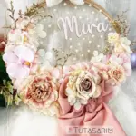 Pembe Çiçekler Ve Boncuk İşlemeli Kasnak Kapı Süsü