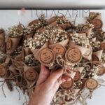 Beyaz Çiçekli Hasır Süsleme İsimli Nişan Hediyesi Magnet