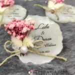 İsimli Tarihli Çiçek Süslemeli Epoksi Nişan Hediyeliği