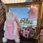 Gold Çerçeve Pembe Büyük Ayıcık Aynalı İsimli Kapı Süsü