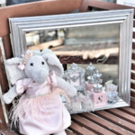 Fil peluşlu tasarım kız bebek kapısüsü