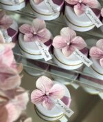 Çiçek süslemela metal kutulu mum